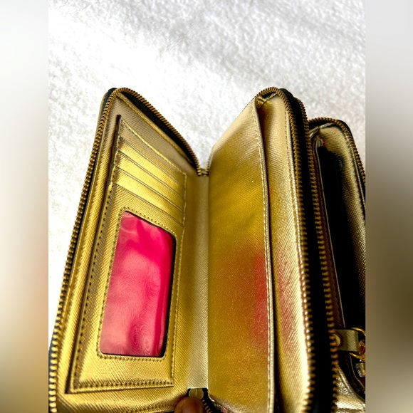 3 for The Price of 1 😁 ( Crossbody / Clutch Mini Bags ) 👝👛👜 - Picture 3 of 8